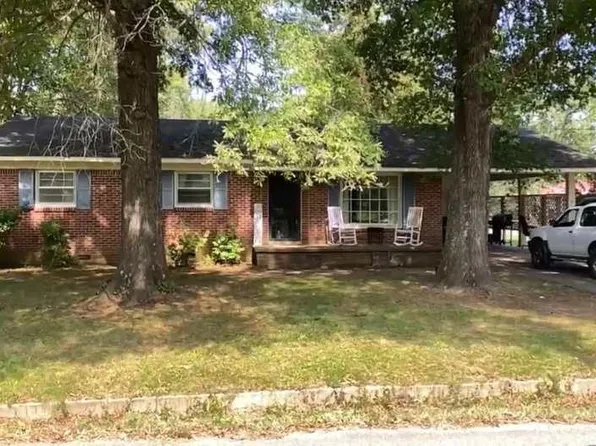 105 Shaw Ln, Savannah, TN 38372