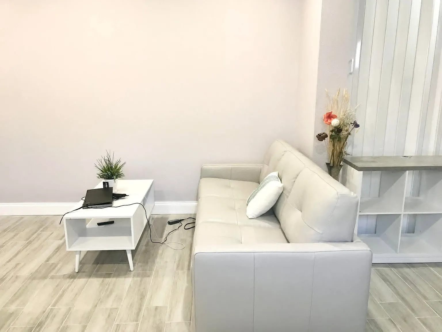 Studio, 630 sqft, $990 — Photo 3