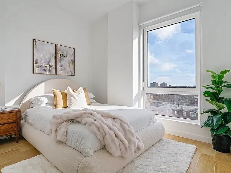 11-14 35th Ave #324 — Photo 3