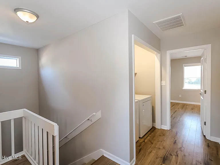2901 Mandy Ln — Photo 21