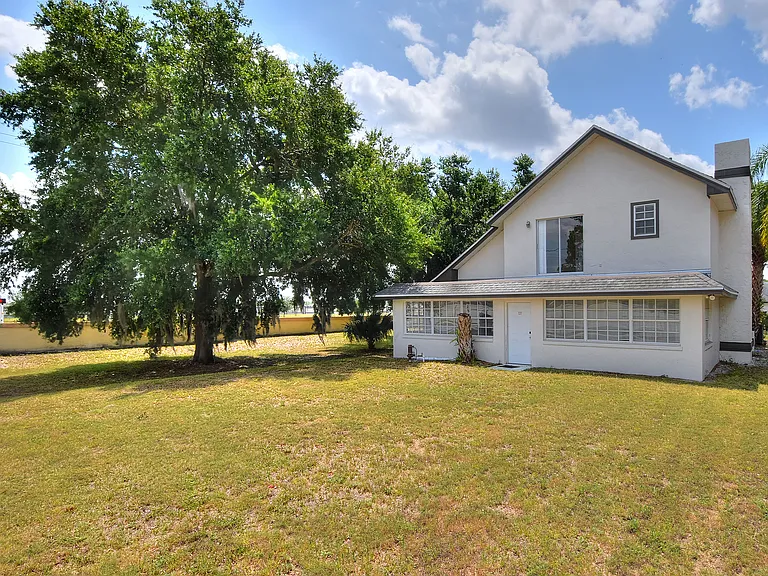 802 Arietta Cir N — Photo 39