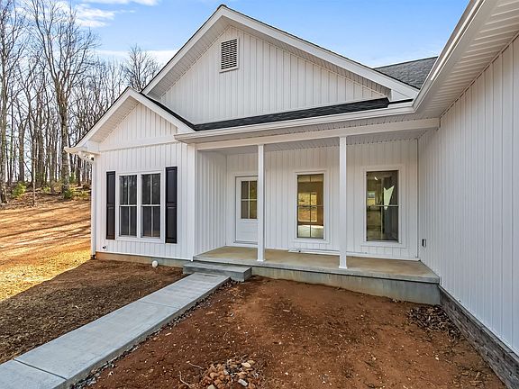 5th image of 1047 Barberry Rd SE