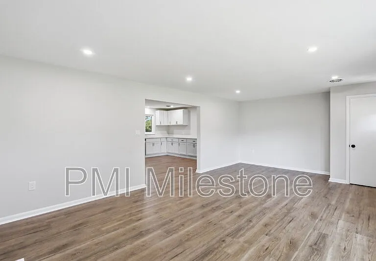 13242 Greensburg Rd — Photo 3
