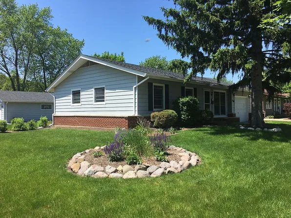 848 Crest Ave, Elk Grove Village, IL 60007