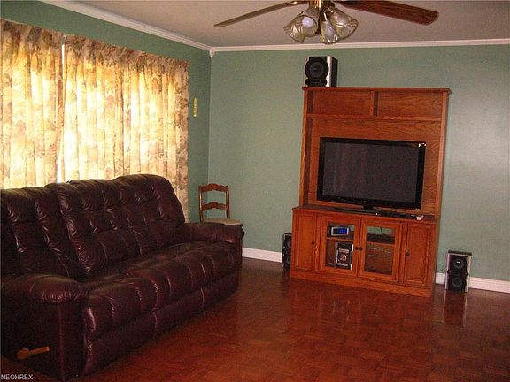 4th image of 28810 Lynhaven Dr