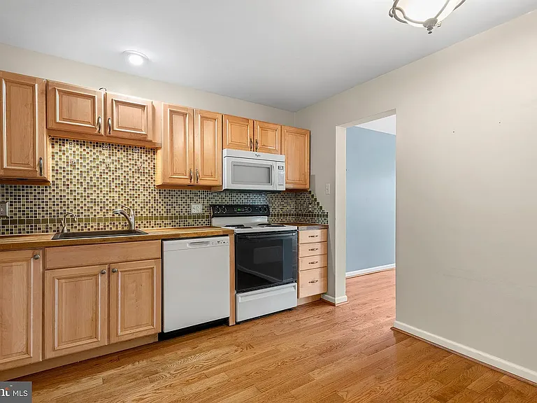 60 Iroquois Ct — Photo 19