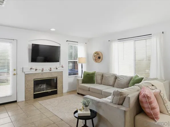 1964 Arbor Gln, Escondido, CA 92025