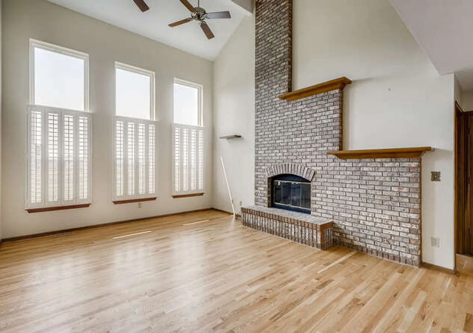 Great Highlands Ranch Home with Views! Access to HR Rec Centers included in rent! 1/2 off 1st mon... — Photo 3