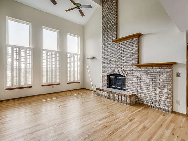 9151 Kenwood Ct — Photo 3
