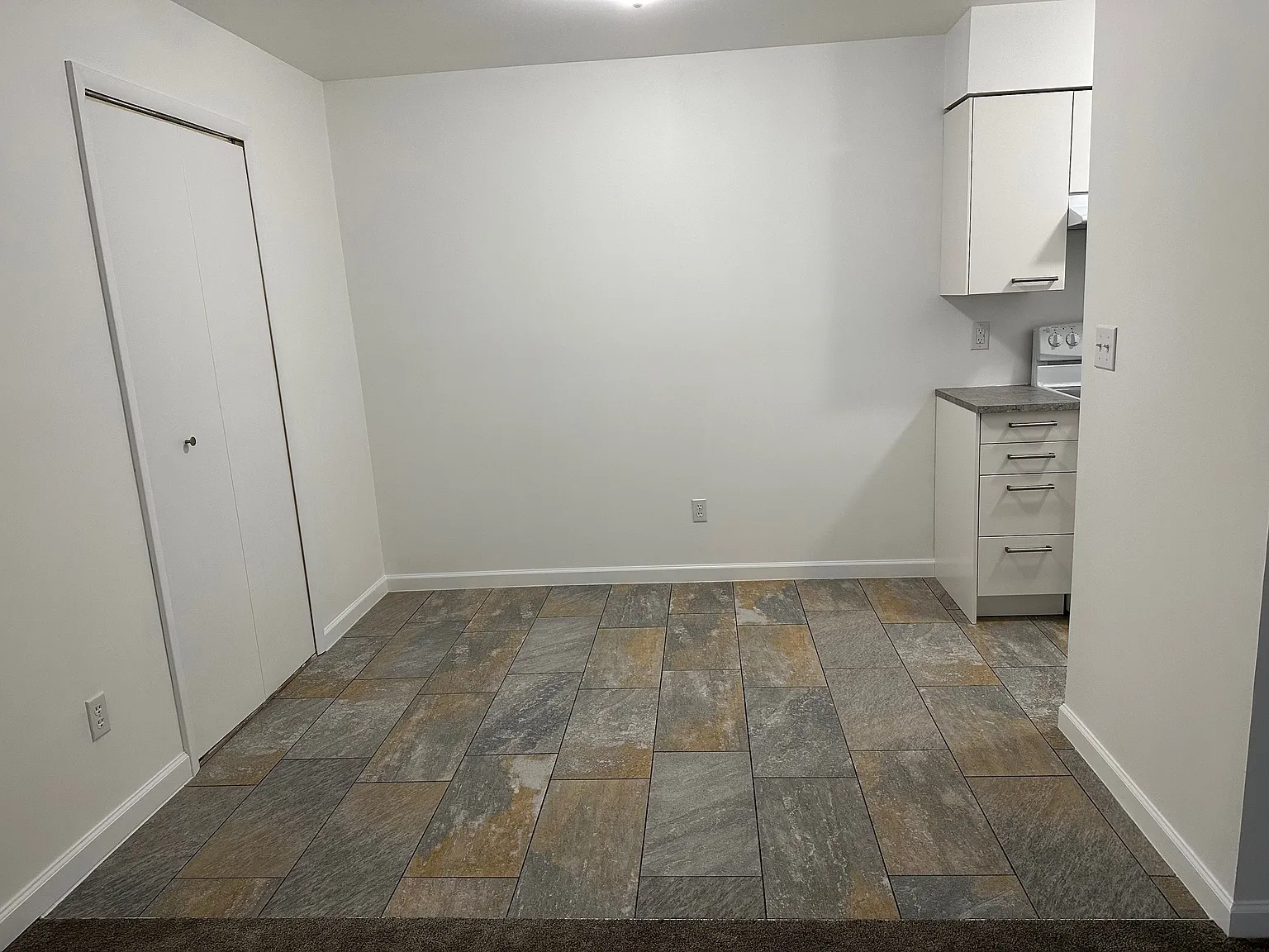2 bed, 918 sqft, $1,400 — Photo 2