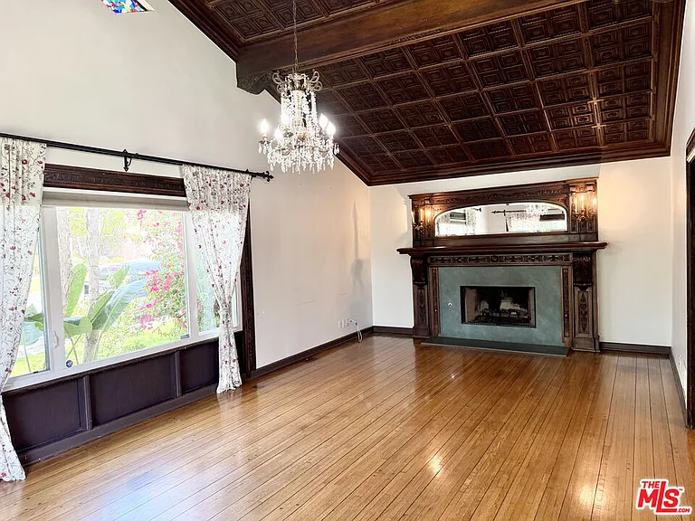 1861 W Mountain St — Photo 26