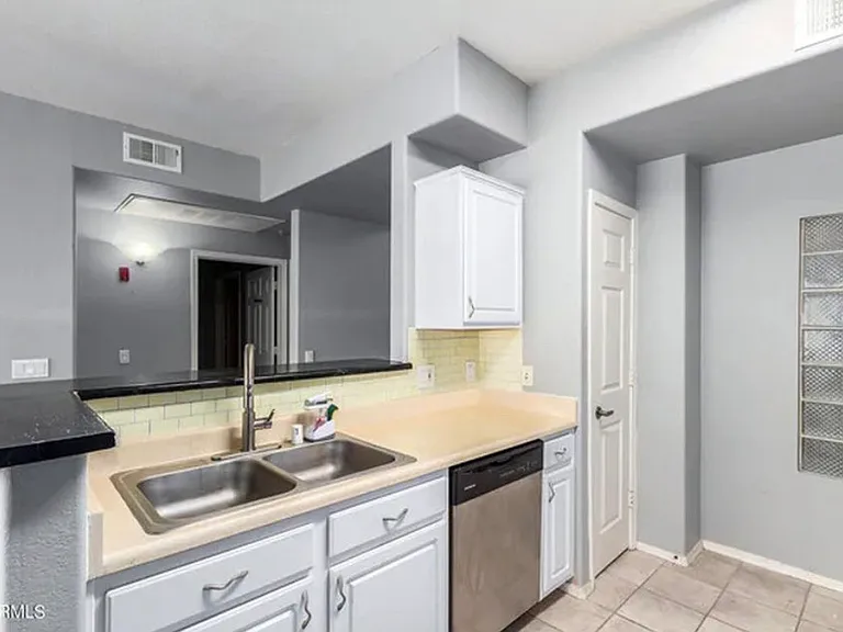 420 W 1st St #219 — Photo 9