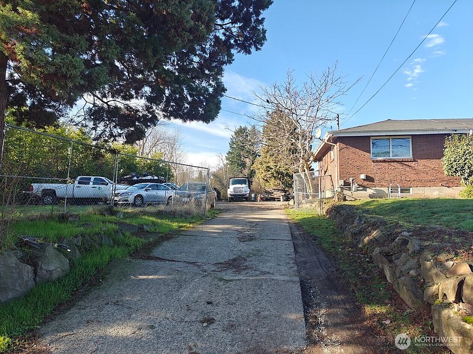 2nd image of 7929 Renton Avenue S