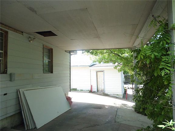 4th image of 2109 Wagner Ave