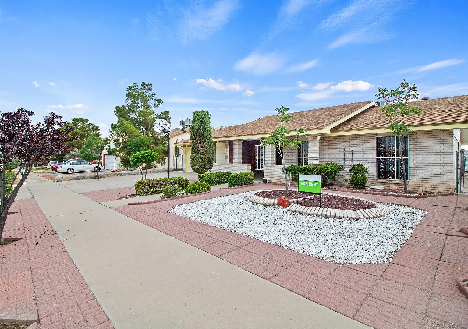Home For Rent - Beautiful 4 bedroom Home W/ Refrigerated Air — Photo 3