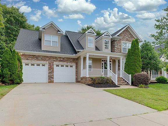 2nd image of 31 Ashby Grove Dr