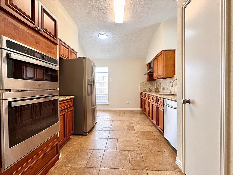 11746 Plumbrook Dr — Photo 5