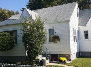 1215 Glenn Dr, North Chicago, IL 60064