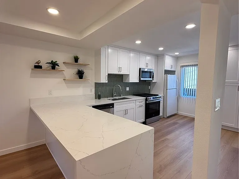 1137 N Maryland Ave #5 — Photo 8