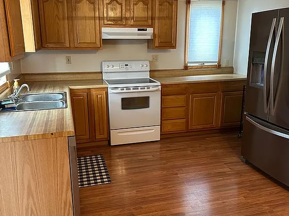 325 Mechanic St, Clyde, OH 43410