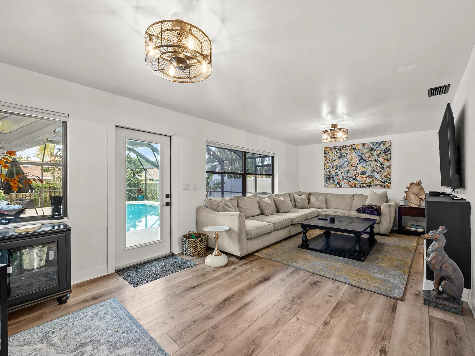 5 bed, 2.5 bath, 2599 sqft, $6,250 — Photo 2