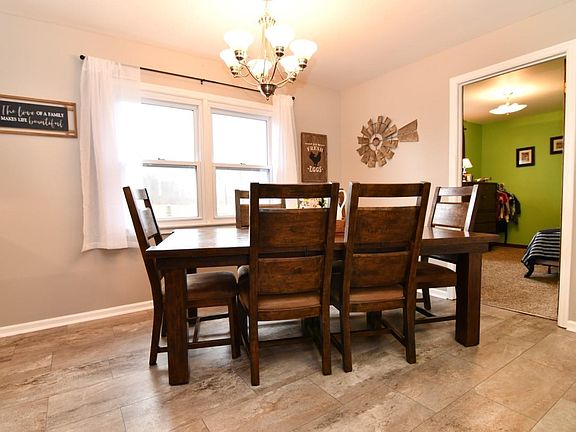 5th image of 1544 E Degonia Rd