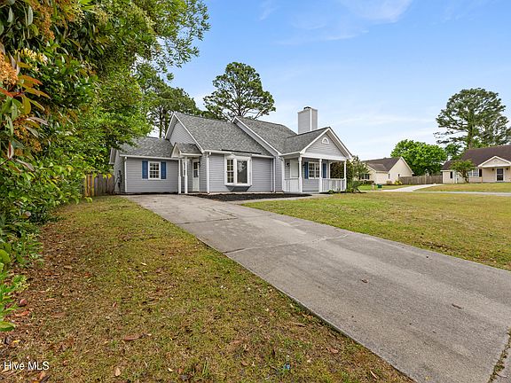 3rd image of 600 Silver Grass Court