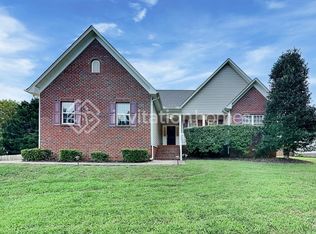 300 Deerfield Dr, Mount Holly, NC 28120