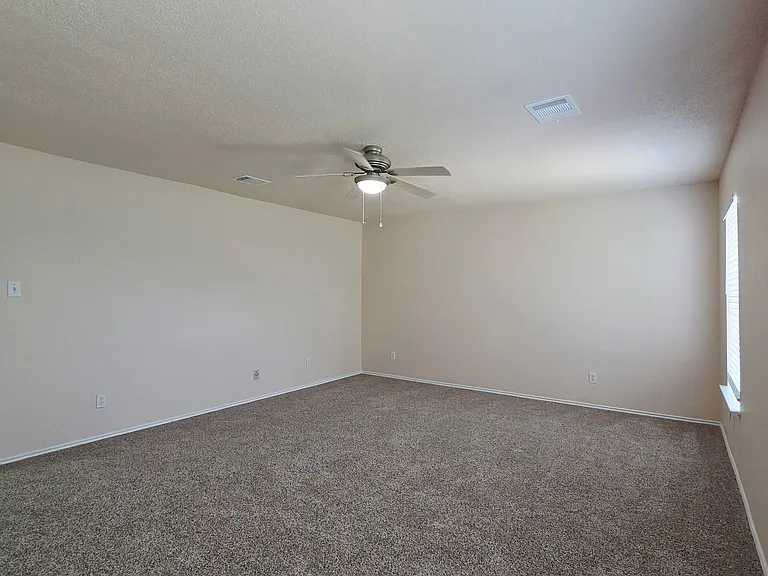402 Empresario Dr — Photo 17