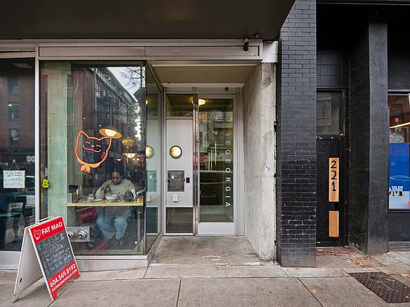 4th image of 219 Georgia St E #504