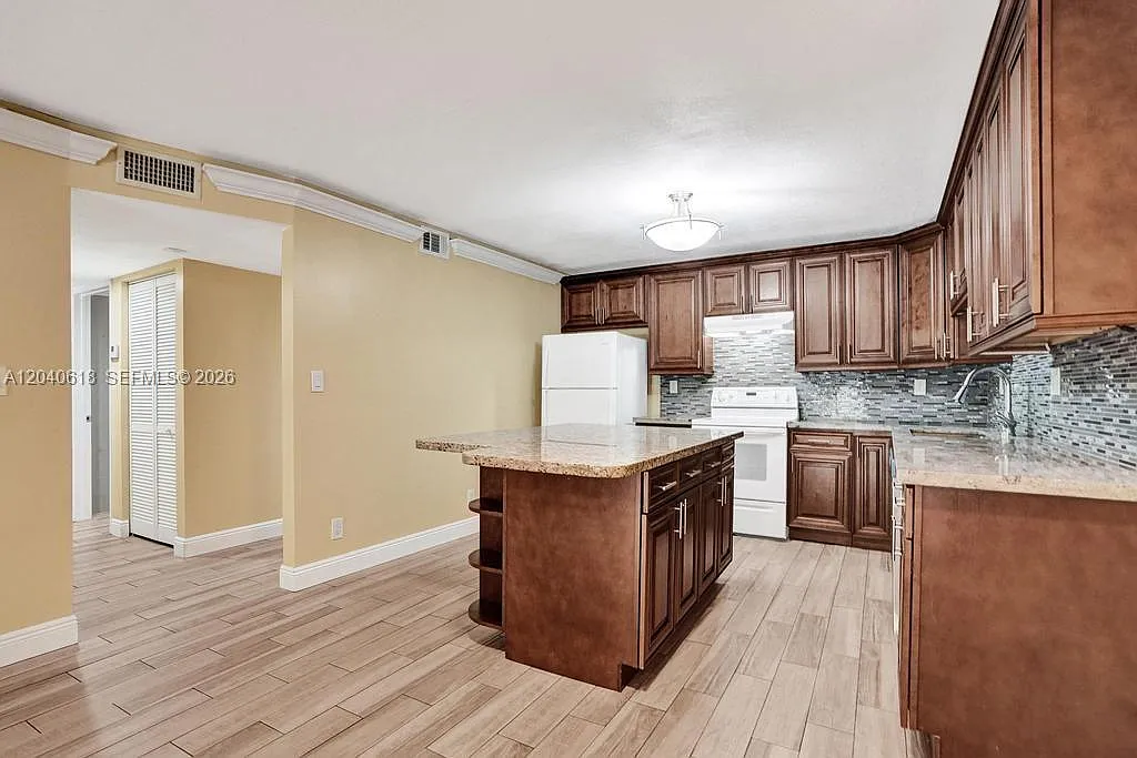Ramblewood East Condo — Photo 4
