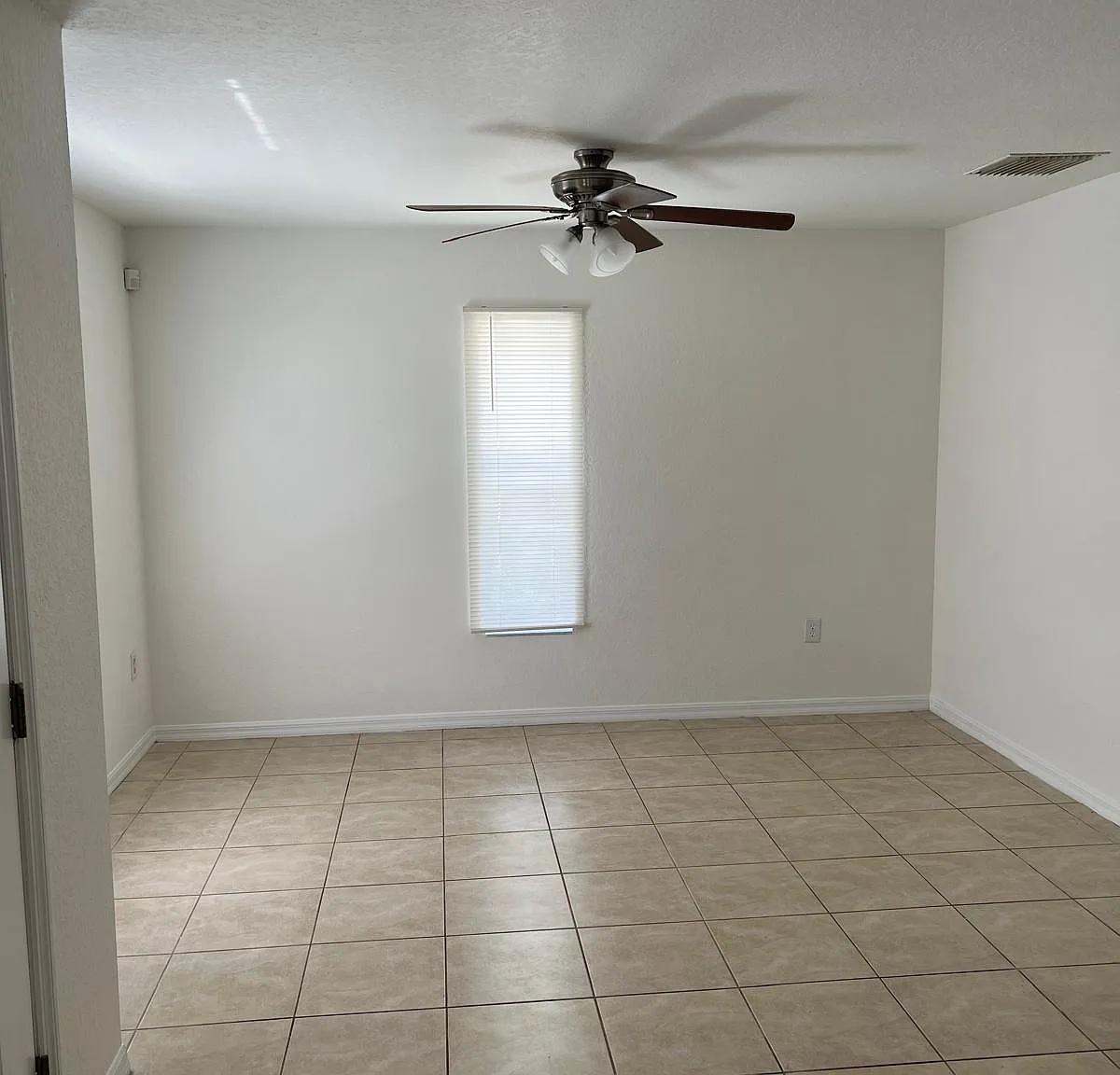 3 bed, $1,900 — Photo 4