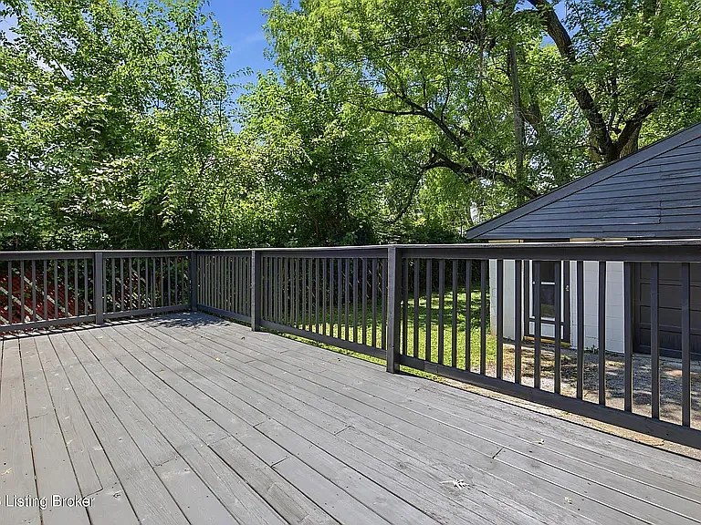 1019 W Indian Trl — Photo 16