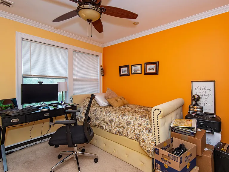203 Salem Ct #10 — Photo 24