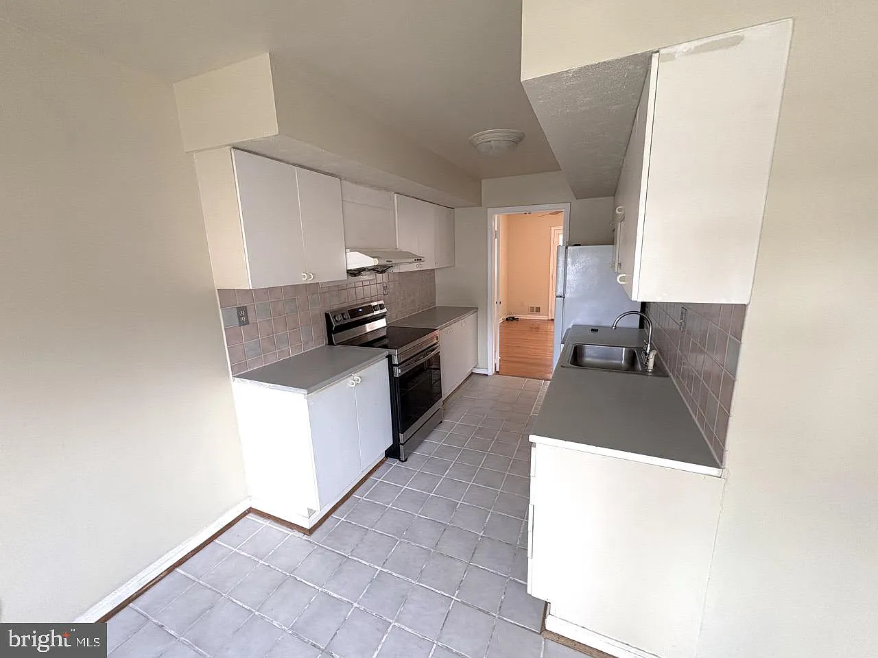 3 bed, 3.5 bath, 2142 sqft, $3,500 — Photo 4