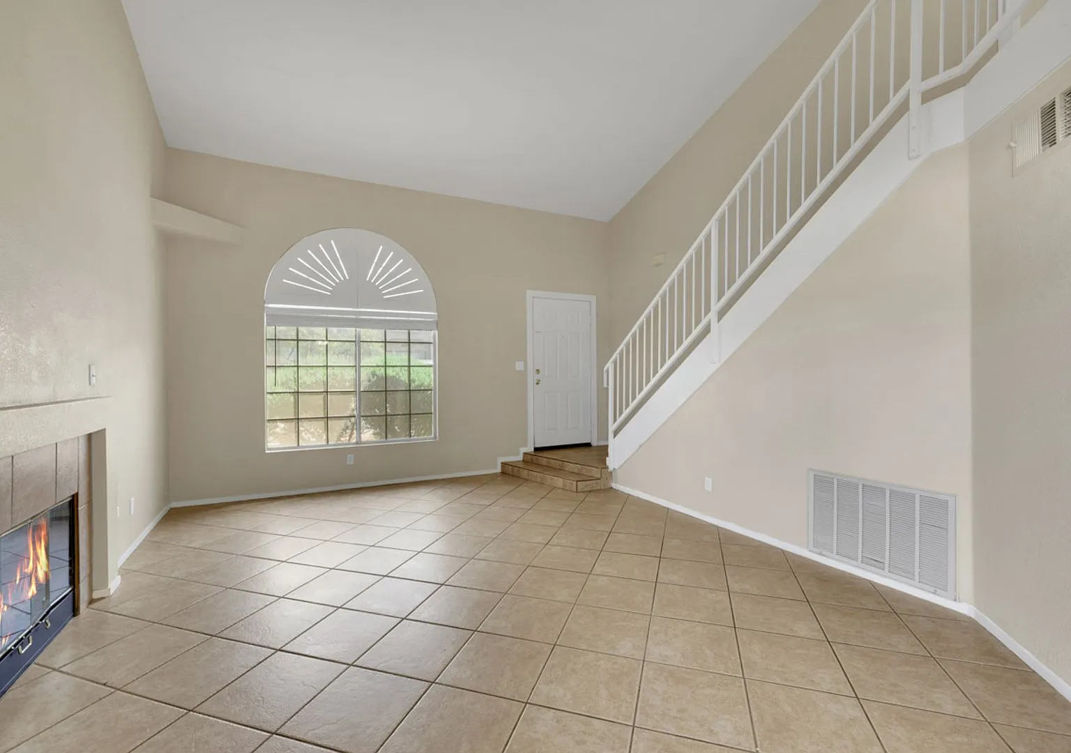 Bright and spacious two-story home — Photo 2