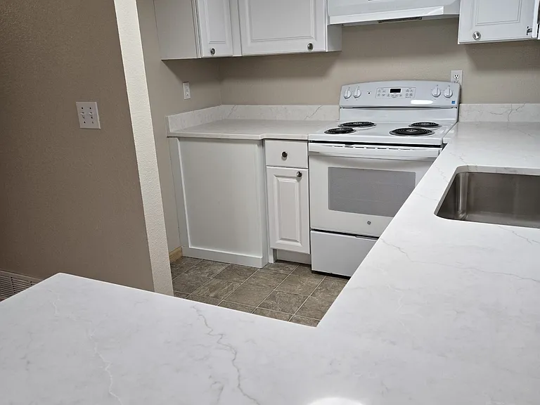 453 Eldridge St — Photo 16