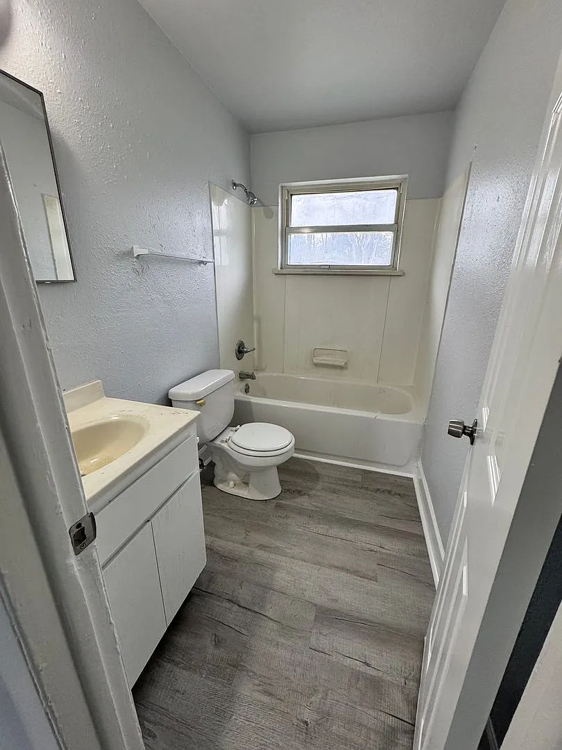 3 Bedroom/1 Bath — Photo 4