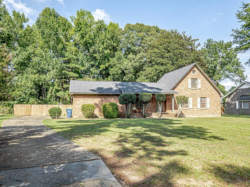 4 bed, 3.0 bath, 2678 sqft, $2,000 — Photo 3