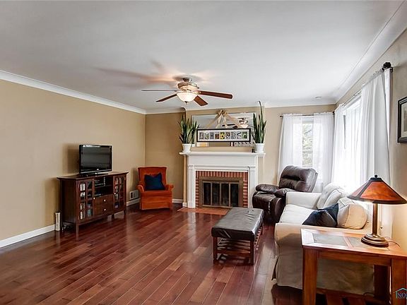 3rd image of 840 Parker Ave