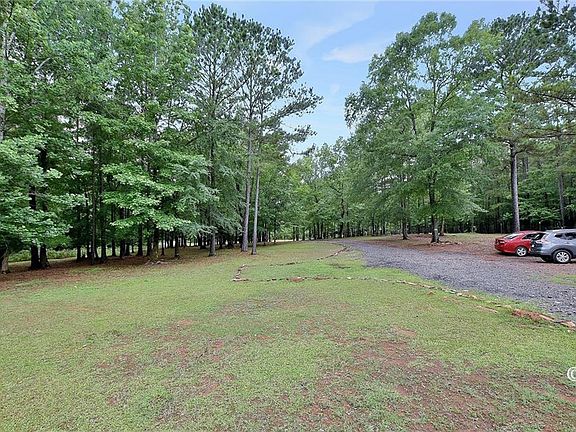 4th image of 566 Lee Road 2071