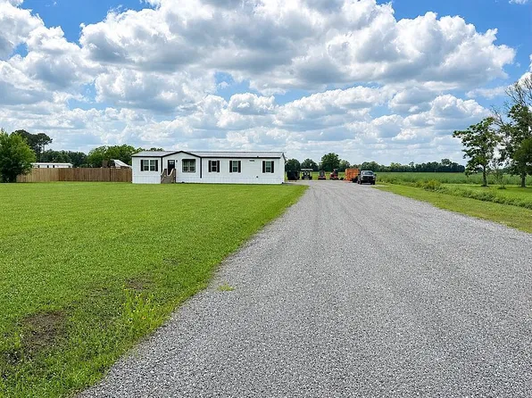 207 Coteau Holmes Rd, New Iberia, LA 70563