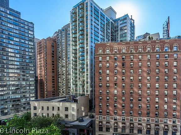 4th image of 30 W 63rd St APT 9N