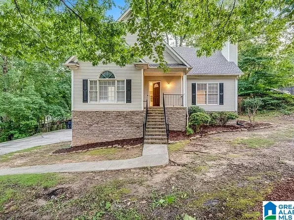 1812 Strawberry Ln, Hoover, AL 35244