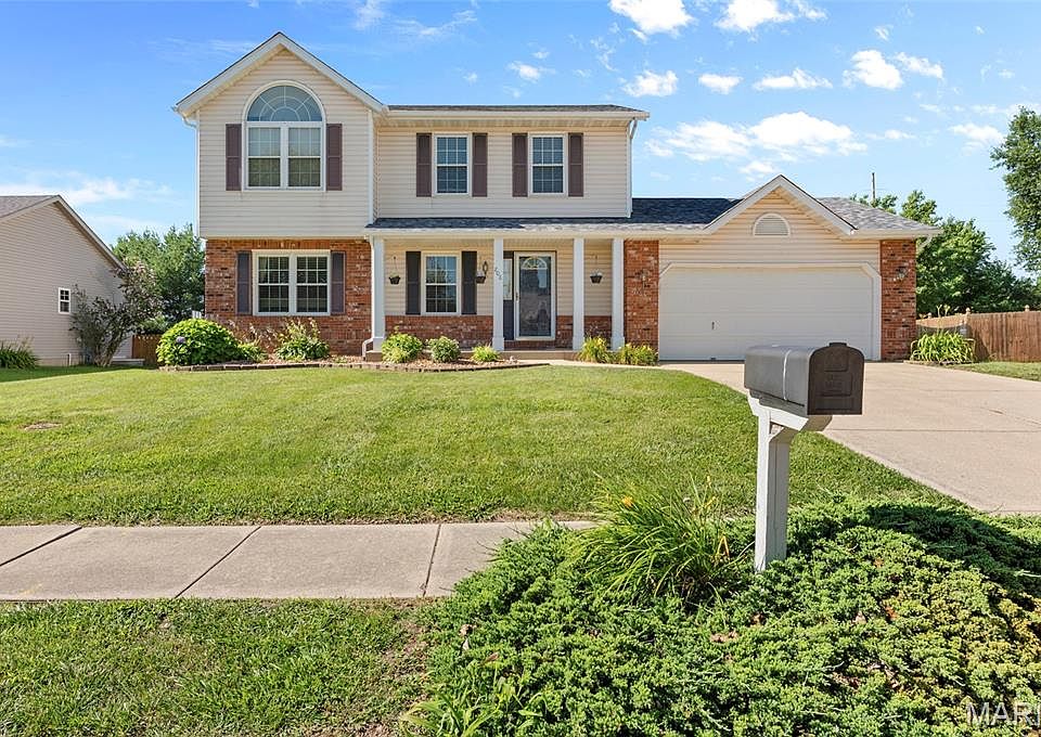 1st image of 208 Fairington Dr