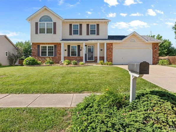 208 Fairington Dr, Troy, IL 62294