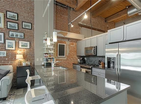 5th image of 712 Broadway Blvd #302