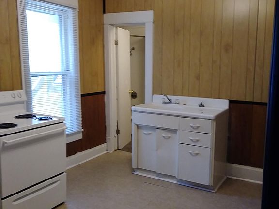 2nd image of 518 W Walnut St APT 2