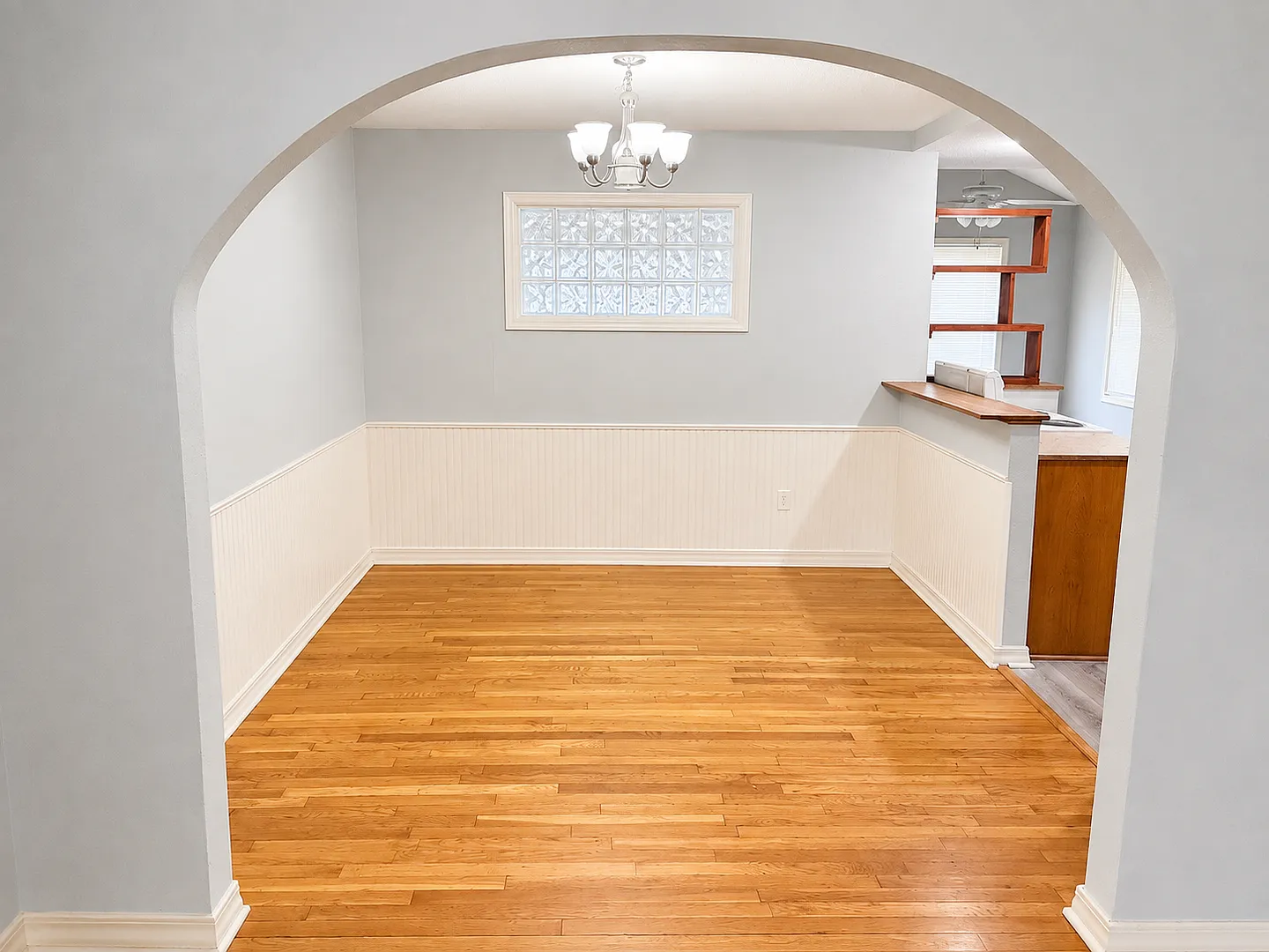 Spacious 2 Bedroom Home w/ Large Yard — Photo 3