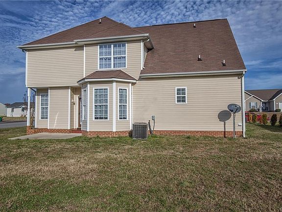 4th image of 3810 Gloucester Dr